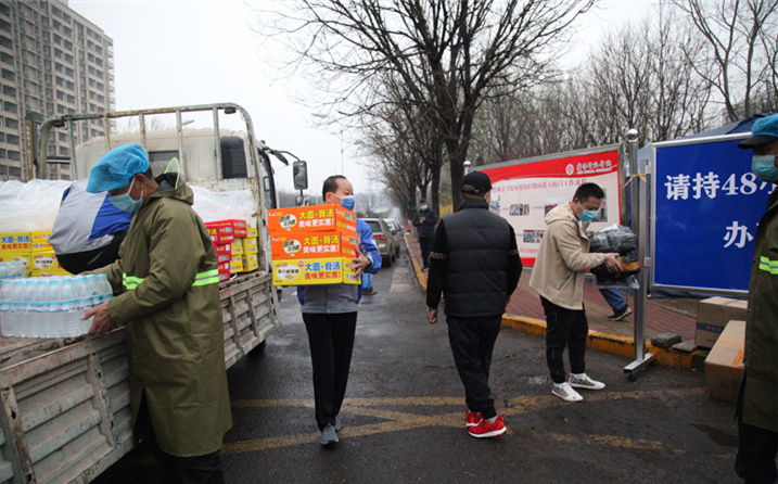 2月25日，山東金格瑞機械有限公司派代表來到齊魯師范學院捐贈防疫物資，保障校園防疫物品備足備齊，助力學校的疫情防控工作。