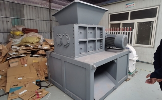 撕碎機(jī)撕碎硬紙殼，全程記錄！